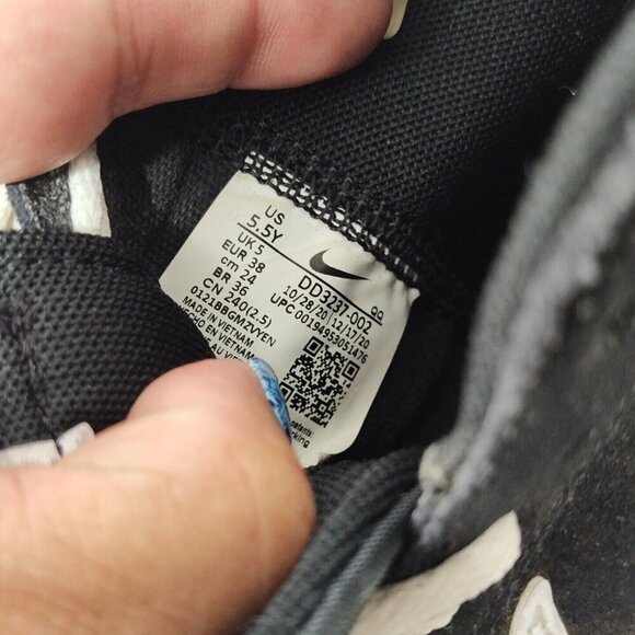 Nike Blazer Mid 77 Black Suede Sneakers Shoes Boys Size 5.5 Youth DD3237-002 - Picture 4 of 8